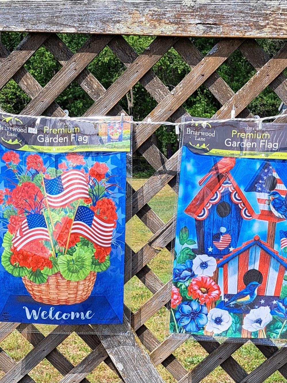 Set of 2 NWT Patriotic Garden Flags. Bundle w/other items & save on shipping!